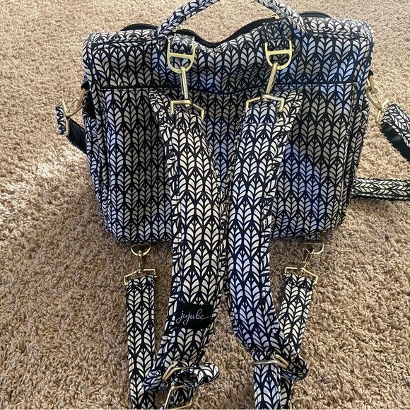 Jujube messenger style diaper bag. - Picture 3 of 3